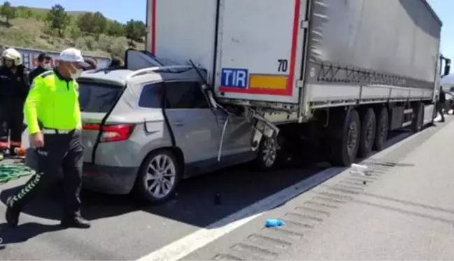 Başkentte cip tıra arkadan çarptı: 2 ölü, 3 yaralı