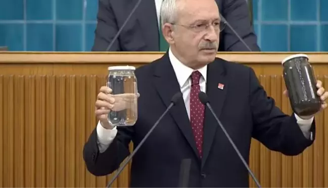 Kürsüye iki kavanozla çıkan CHP lideri Kılıçdaroğlu'nun sesi salonu inletti: Bunun sorumlusu kim?