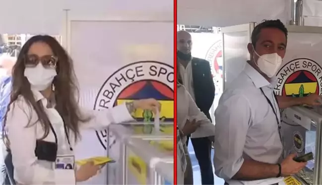 F.Bahçe Başkanı Ali Koç, eşi Nevbahar Demirağ'la birlikte oyunu kullandı