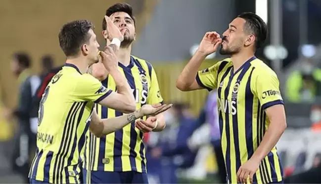 Doyasıya eğlendiler! Fenerbahçe'nin yıldızlarının horon teptiği anlar yoğun ilgi gördü