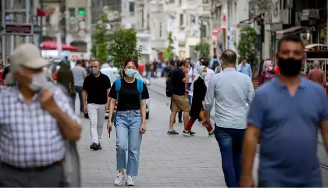 Normalleşme başladı, uyarılar art arda geldi! Uzmanlar, maske ve sosyal mesafe kuralına dikkat çekti