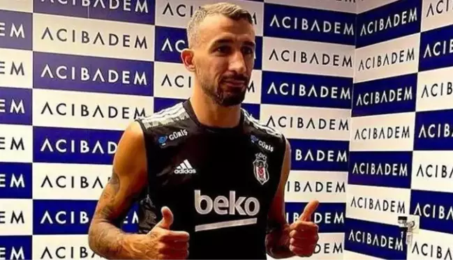 Tecrübeli futbolcu Mehmet Topal, Beşiktaş'a imza attı