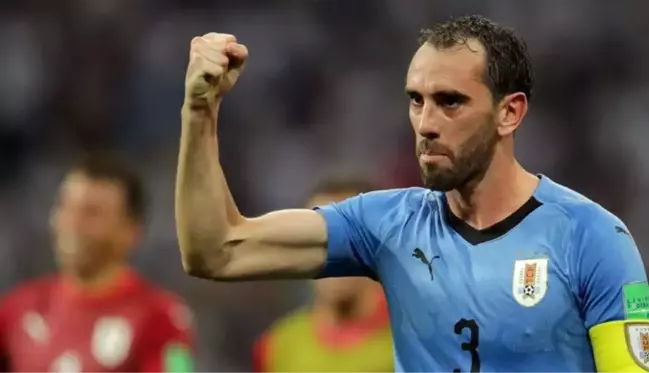 Dünyaca ünlü futbolcu Diego Godin, Beşiktaş'tan teklif aldığını duyurdu