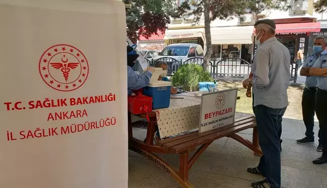 Beypazarı'nda vatandaşlar Kovid-19 aşılarını kent merkezindeki stantta yaptırabiliyor