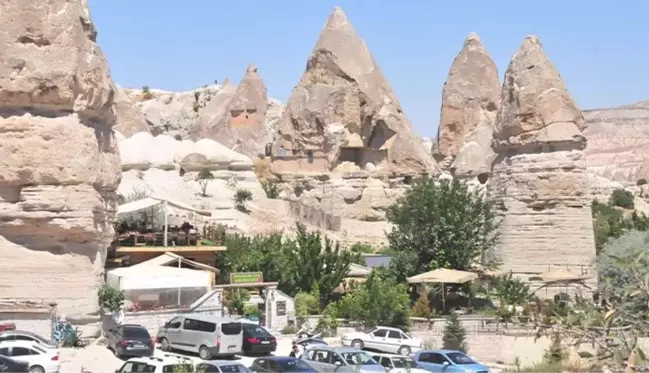 Belediye başkanının oğlu, peribacalarına zarar verdiği için yıkılan restoranın yerine yenisini yapınca tepki çekti