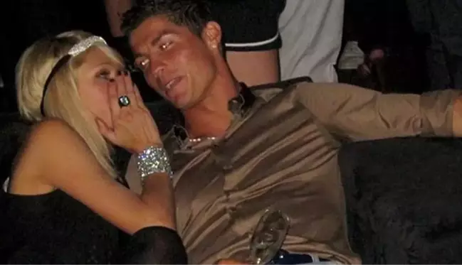 Cristiano Ronaldo'nun eski aşkı Paris Hilton'un üstsüz paylaşımı ortalığı yıktı