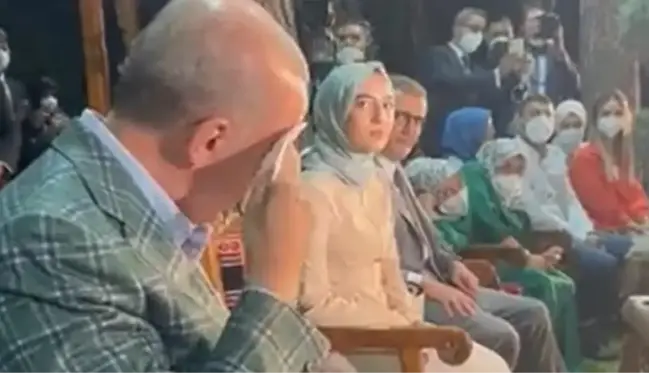 Cumhurbaşkanı Erdoğan'ın duygusal anları! Annesine okuduğu şiiri duyunca gözyaşlarına hakim olamadı