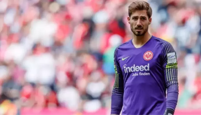 Eintracht Frankfurt kalecisi Kevin Trapp, Mesut Özil'i öve öve bitiremedi: O bir futbol yıldızı