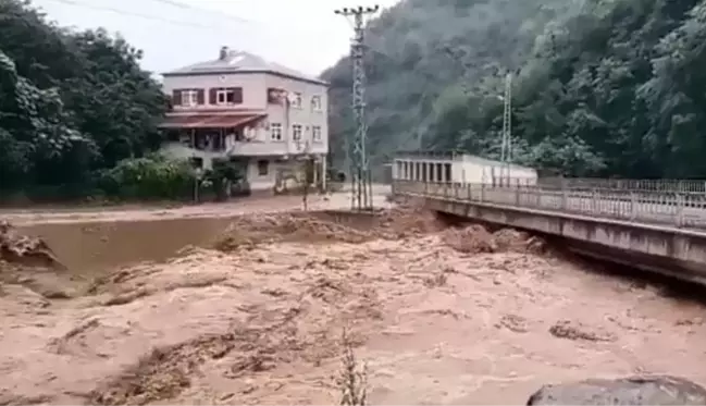 Giresun'da etkili olan yağış, sele neden oldu! Yüreklerin ağza geldiği anlar kamerada