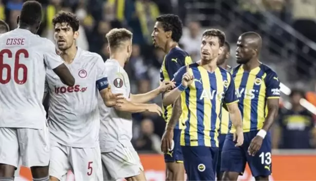 Olympiakos mağlubiyeti taraftarı çıldırttı! Mert Hakan ve Gustavo oyundan çıkarken statta kıyamet koptu