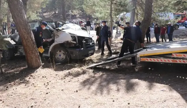 Afyonkarahisar'da 5 kişinin öldüğü kazanın haberini ölümden dönen öğrenci vermiş