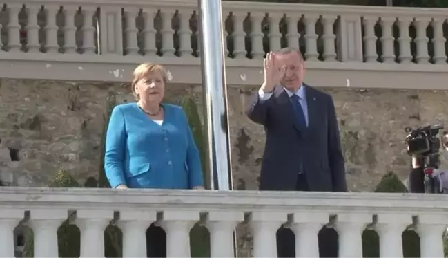 Merkel ile Boğaz manzarasını izlemeye çıkan Cumhurbaşkanı Erdoğan'dan 