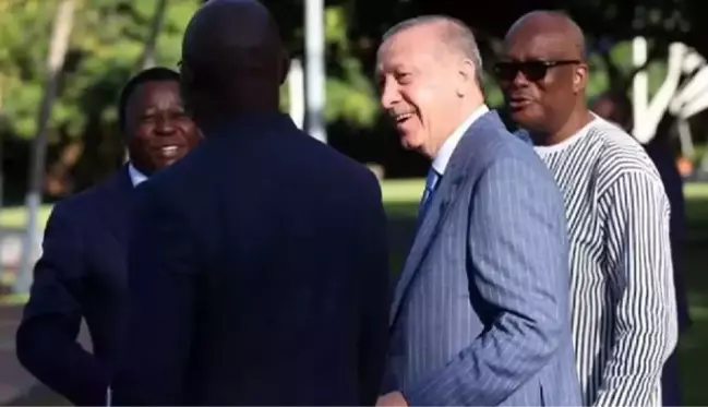 Erdoğan, kahkaha attığı fotoğrafın perde arkasını anlattı: Eski futbolcu Weah ile bir espri üzerine gülümsedik