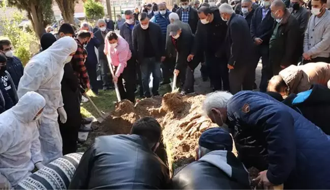 Aşı olmayan öğretmen koronavirüs nedeniyle hayatını kaybetti