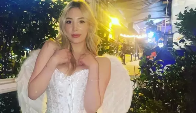 Cadılar Bayramı partisine melek kostümüyle katılan Yasmin Erbil, pozlarıyla Instagram'ı kasıp kavurdu