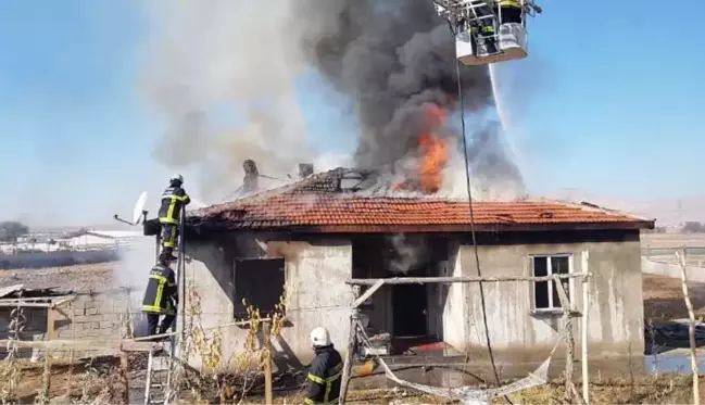 Babasıyla tartıştı; oturdukları evi yakıp kayıplara karıştı