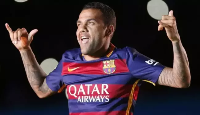 Dani Alves resmen Barcelona'da! 38'lik efsane futbolcu, 5 yıl sonra Katalan devine geri döndü