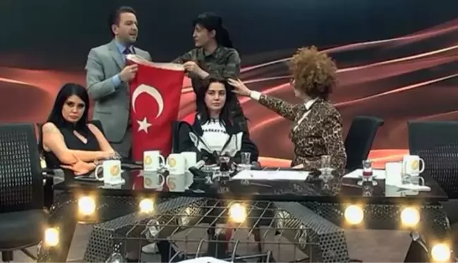 Canlı yayında birbirine giren Nihat Doğan ve Tuğba Ekinci'nin mesajları ifşa oldu