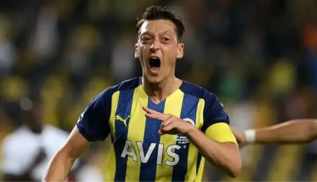 Mesut Özil derbi ateşini yaktı! Paylaşımına saniyeler içinde binlerce beğeni yağdı