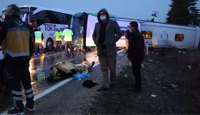 Amasya'da yolcu otobüsü devrildi: 2 kişi hayatını kaybetti, 28 yaralı var