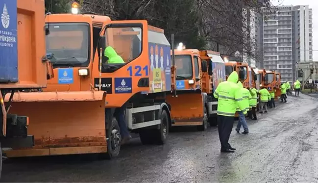 İstanbul'da kar alarmı verildi, İBB düğmeye bastı! 290 bin ton tuz depolarda tutuluyor, araçlar hazır