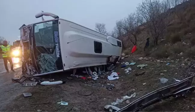 Kapadokya'dan dönen tur midibüsü şarampole devrildi: 27 yaralı