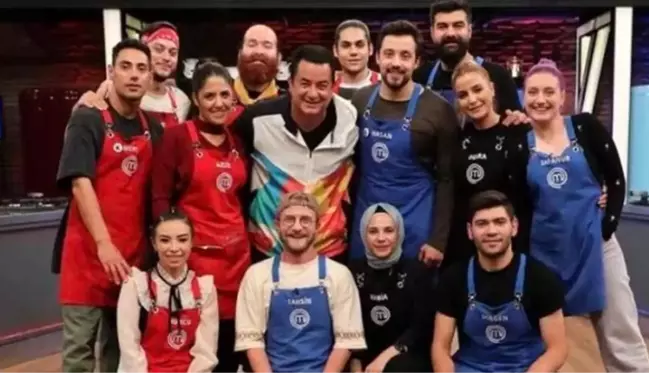 MasterChef'te yarışan Burcu Önal'ın eşiyle dudak dudağa pozları sosyal medyanın diline düştü