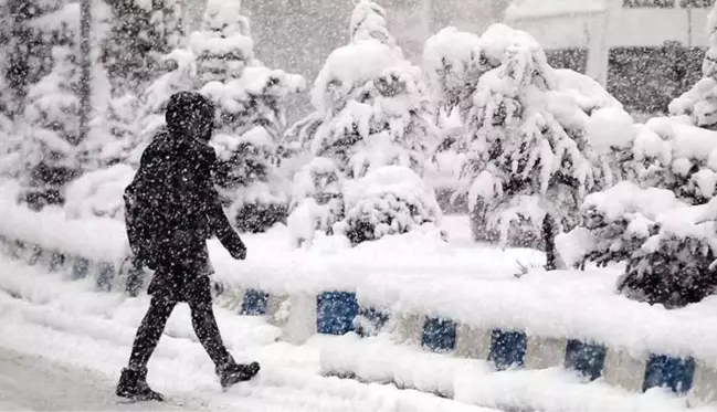 İstanbul'da başlayan kar yağışı sonrası Meteoroloji'den vatandaşlara 