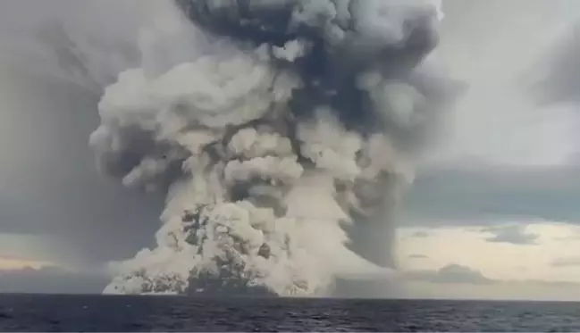 Tonga'daki yanardağ patlamasının ardından Japonya'da tsunami alarmı! Dalga boyu 3 metreyi bulacak