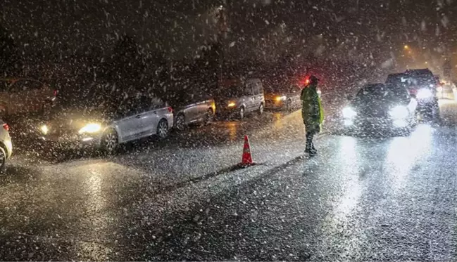 İstanbul'daki kuvvetli kar yağışı için bir uyarı da Meteoroloji'den: Cuma'dan itibaren 5 güne dikkat