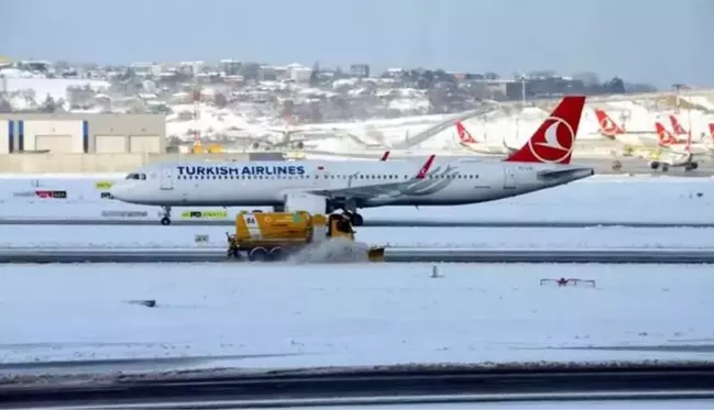 İstanbul Havalimanı'nda uçuşlar normale dönmeye başladı! THY öğlene kadar 131 sefer yapacak