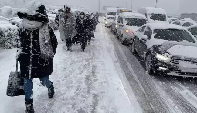 İstanbul'u esir alan kar yağışı geri dönüyor! Megakent 14 Şubat'ta 