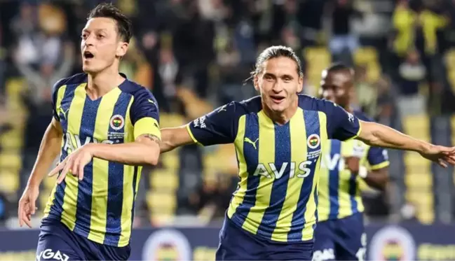 Fenerbahçe'nin Konferans Ligi kadrosuna yıldız futbolcular alınmadı! Taraftar sinirden çılgına döndü