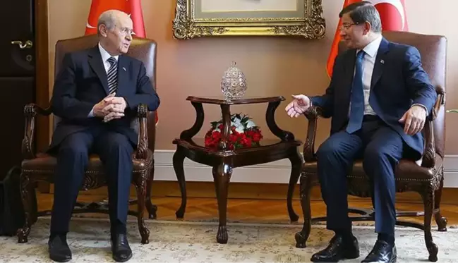 Bahçeli'nin sözlerine videoyla yanıt vereceğini açıklayan Davutoğlu sözünde durdu: Çok telaşlandığınız anlaşılıyor