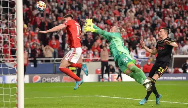 Şampiyonlar Ligi'nde gol düellosu! Benfica-Ajax maçı nefes kesti