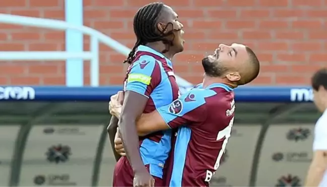 Trabzonspor'un eski yıldızı Rodallega'nın olduğu otobüse bombalı saldırı! Yaralı futbolcular var