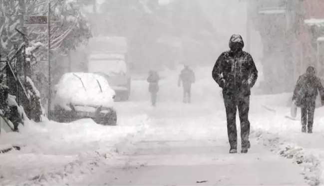 Kar yerden kalkmadan yenisi geliyor! Meteorolojik kaynaklar İstanbul için tarih verdi