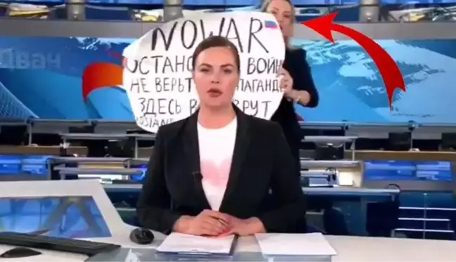 Rus devlet kanalında savaş karşıtı pankart açan gazeteciye 30 bin ruble ceza verildi