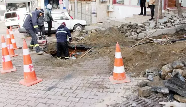 40 saat elektriksiz kalan Beşiktaş Dikilitaş Mahallesi'nde vatandaşlar mağdur oldu