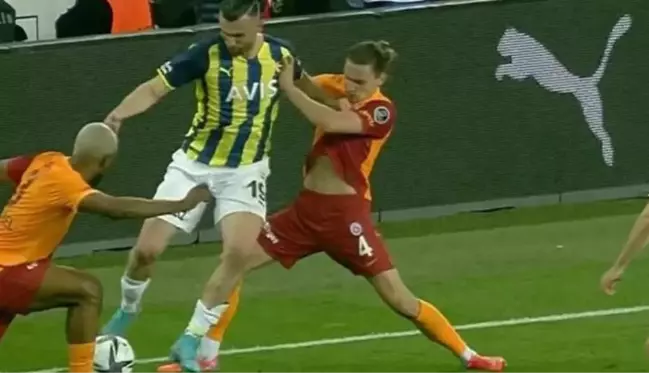 Duayen hakemler noktayı koydu: Fenerbahçe'nin Galatasaray'a attığı gol iptal edilmeliydi