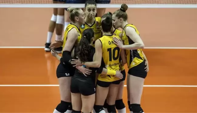 Son Dakika: Kupa Voley finalinde VakıfBank, Fenerbahçe Opet'i 3-2 mağlup ederek şampiyon oldu