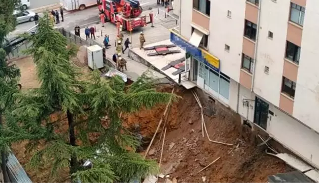 Kadıköy'de inşaatta istinat duvarının çökmesiyle göçük oluştu