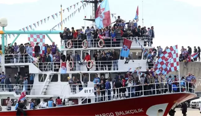 Trabzon'da büyük çılgınlık! Şampiyon, mabedine denizden çıkarma yaptı