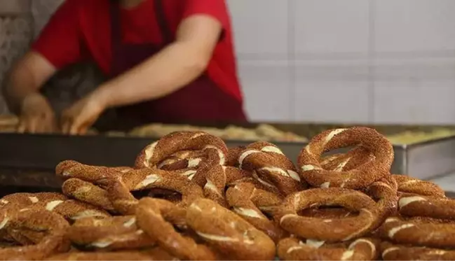 Muğla'da bir büfede yarım ekmek ve yarım simit satışı yapılmaya başlandı