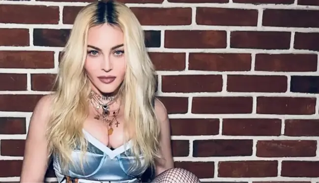 Dünyaca ünlü şarkıcı Madonna'nın paylaşımlarından dolayı Instagram'da canlı yayın yapması yasaklandı