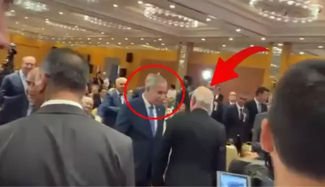 Toplantıya damga vuran an! Kemal Kılıçdaroğlu, Bülent Arınç'ı böyle es geçti