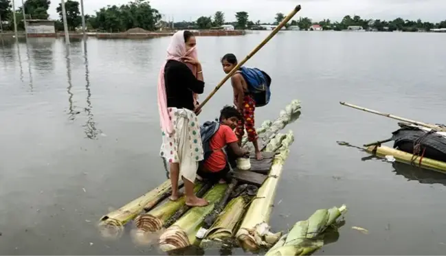 Hindistan ve Bangladeş'te muson yağmurları hayatı felç etti: 34 ölü