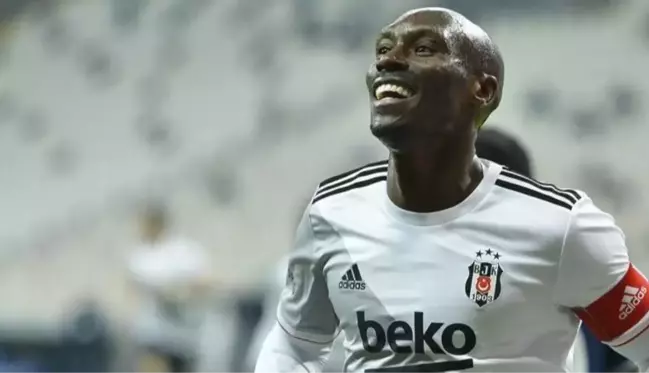 39 yaşındaki Kanalı futbolcu Atiba Hutchinson, Beşiktaş ile 1 yıllık yeni sözleşme imzaladı