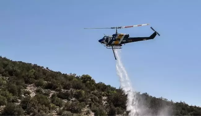 Yunanistan'da yangın söndürme helikopteri düştü: 2 ölü