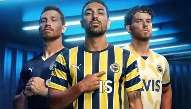 Ece Seçkin'in konser verdiği Fenerbahçe forma lansmanında ünlüler geçidi yaşandı